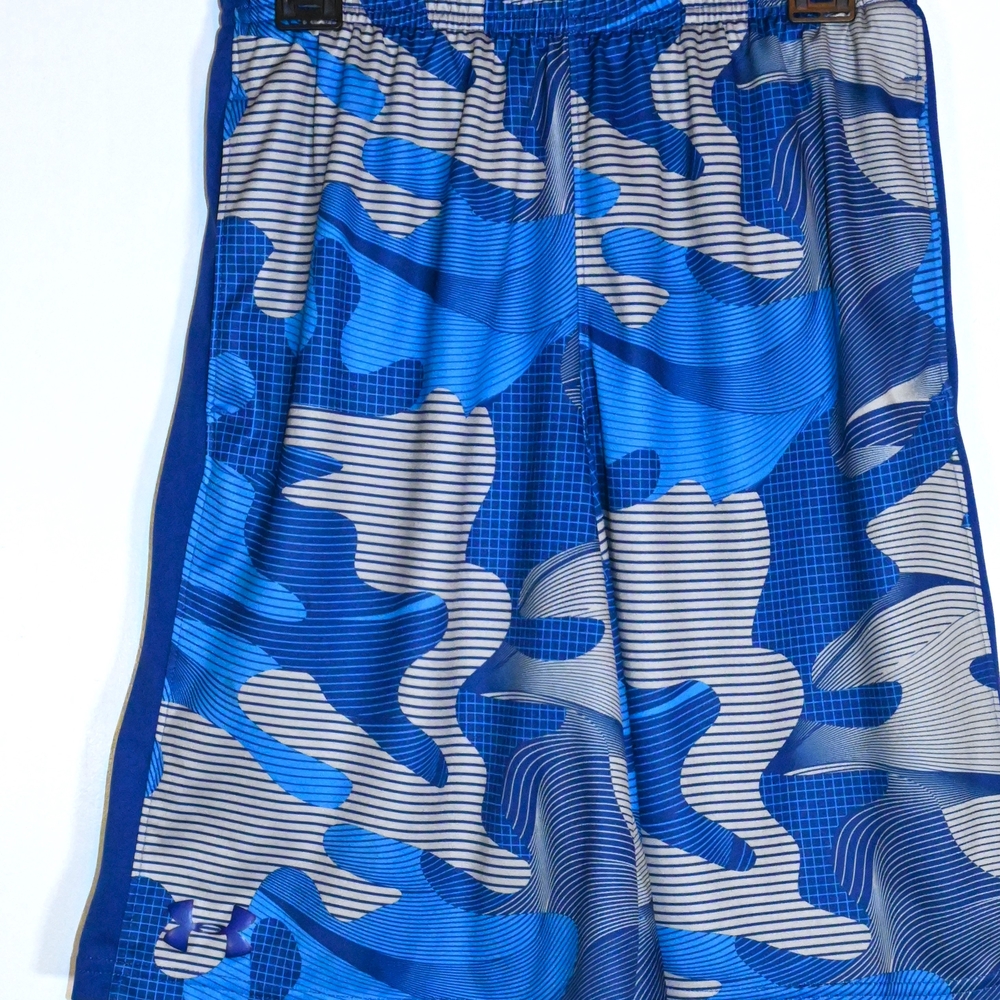 UNDER ARMOUR Youth Medium Blue Camouflage Boys Shorts style #1281801 loose fit